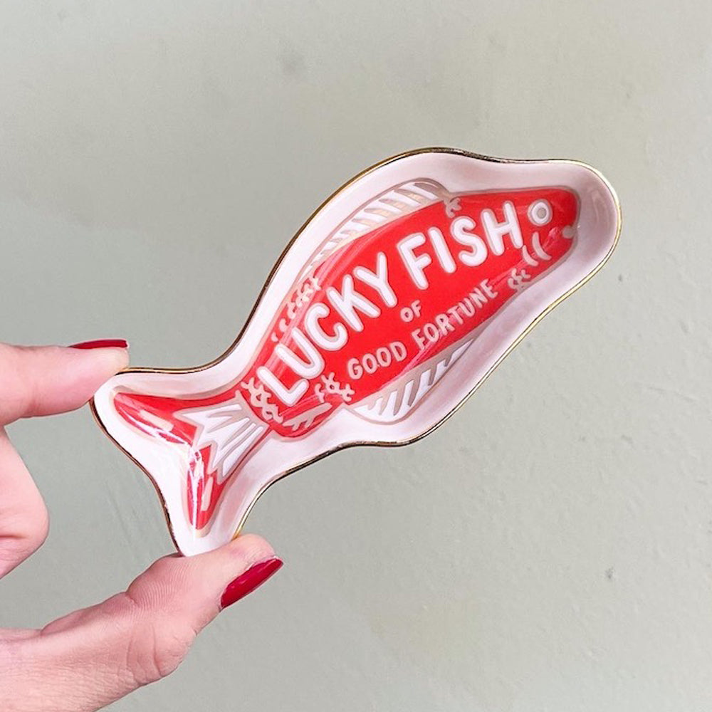 Lucky Rabbit Potteryのサーモンディナープレート Lucky Fish Fortune Dish – Pygmy Hippo Shoppe