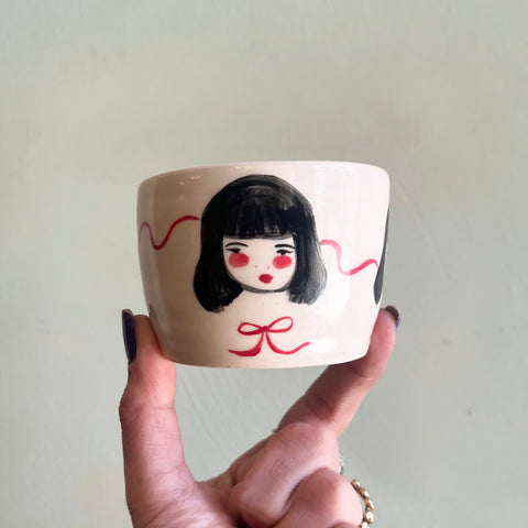 Sintiéndome Gaby Porcelain Cup