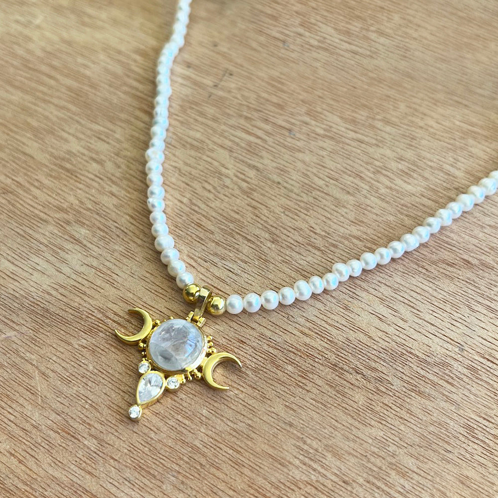 Five Moon Pearl Choker - Moonstone